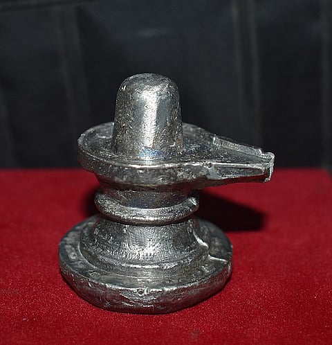 Shivling made up of ashtadhatu