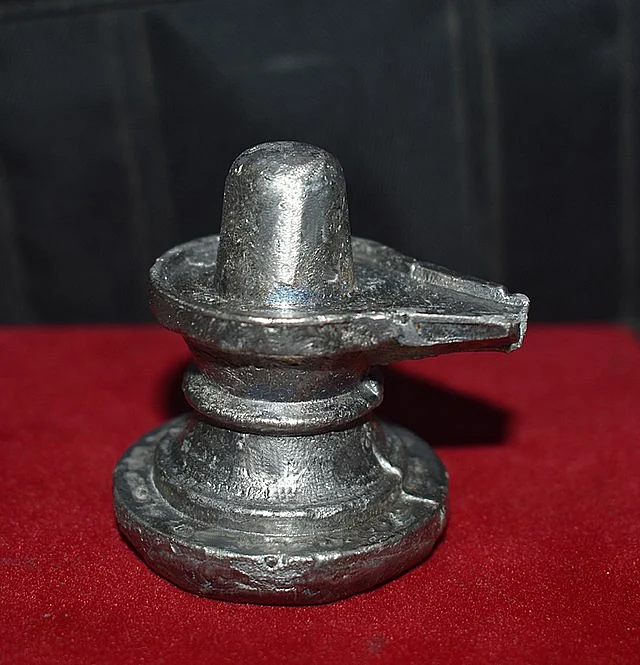 Shivling made up of ashtadhatu