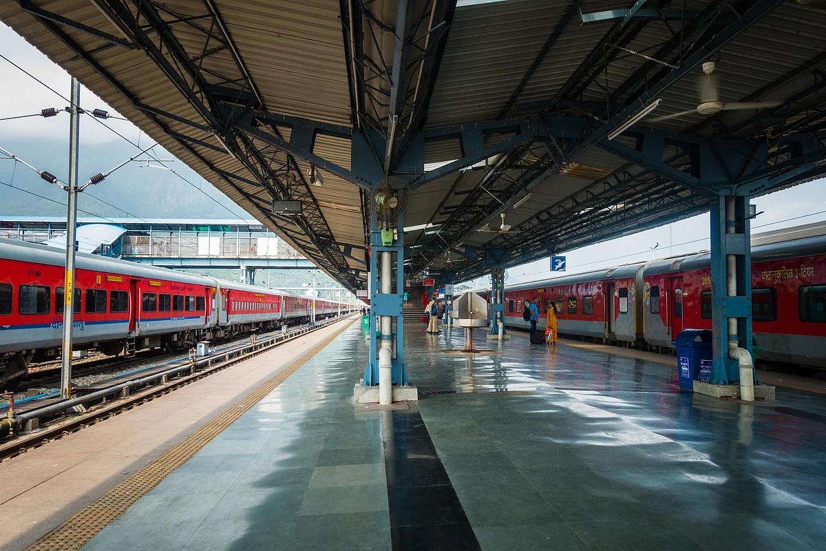 Rupendra Singh Rawat/ Shutterstock