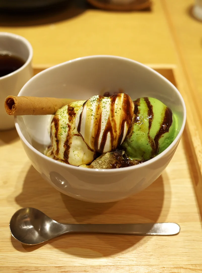 Matcha ice cream with chocolate sauce