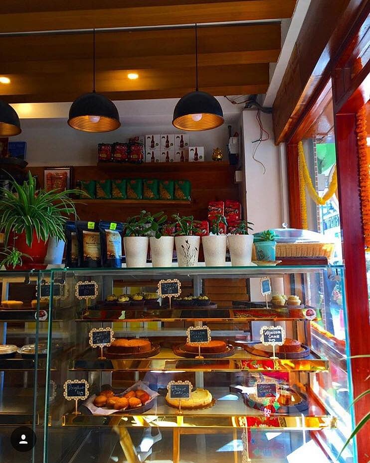 The cafe serves the dishes and beverages made with the freshest local ingredients 