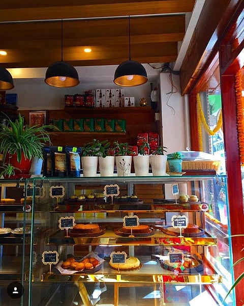 The cafe serves the dishes and beverages made with the freshest local ingredients