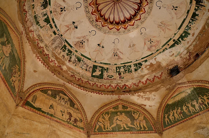 Frescoes inside Sethani Ki Chhatri