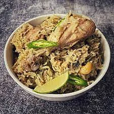 Kodi pulao uses a variety of spices, including green chillies and black pepper