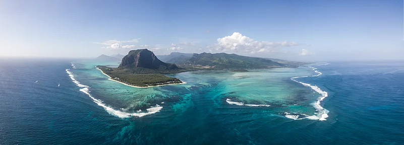 The underwater waterfall is an optical illusion