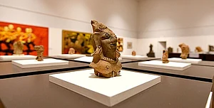 Wikimedia Commons: ALOKJAIN : A bust made of terracotta in the Bihar Museum