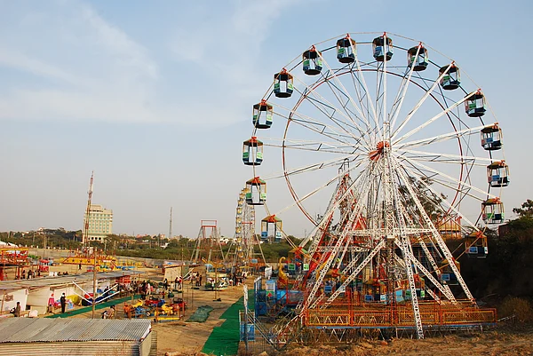 Shutterstock : Giant wheel at Surajkund Mela, Haryana
