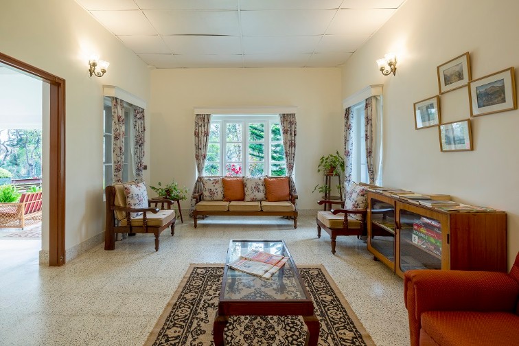 Well appointed cottage with three rooms and a verdant garden