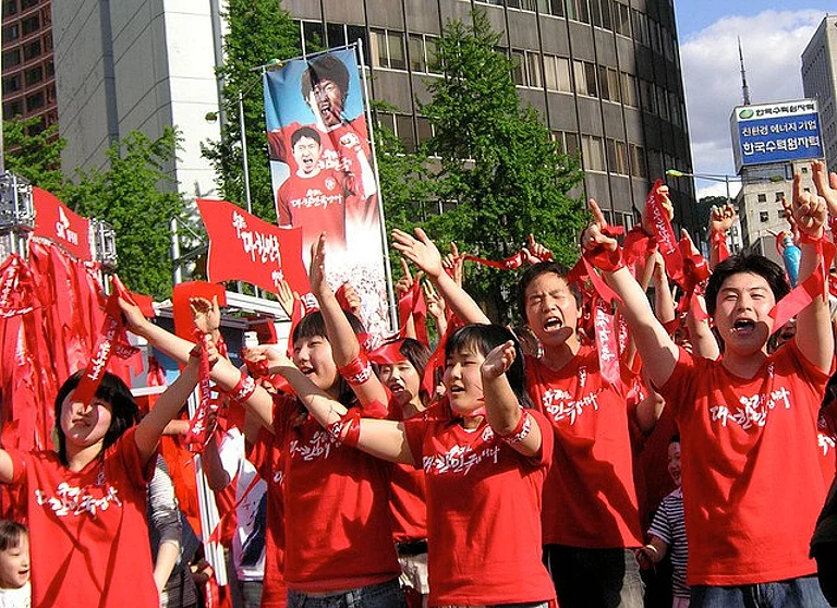 The Red Devils cheering the men's national football team - Wikimedia Commons: gypsycrystal