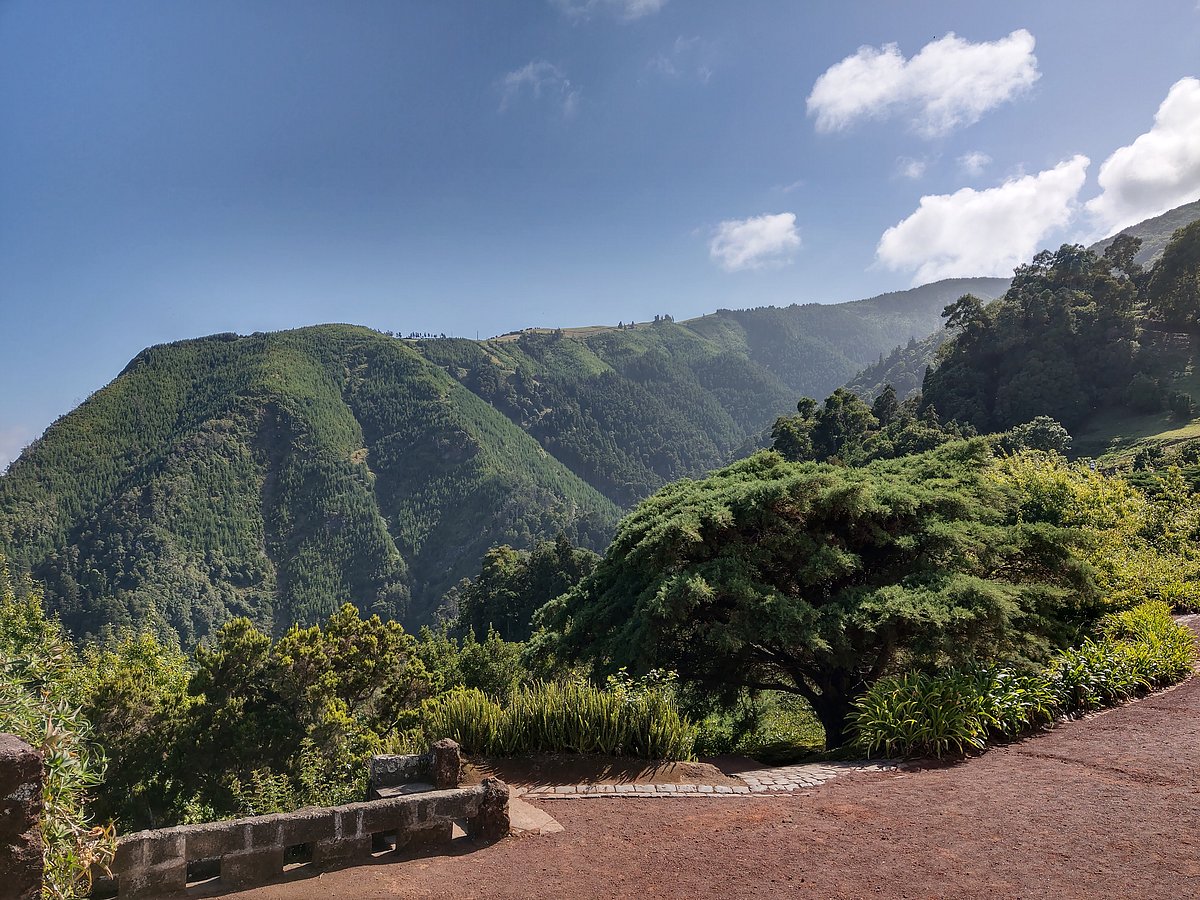 The scenic lookout of the Ponta da Madrugada