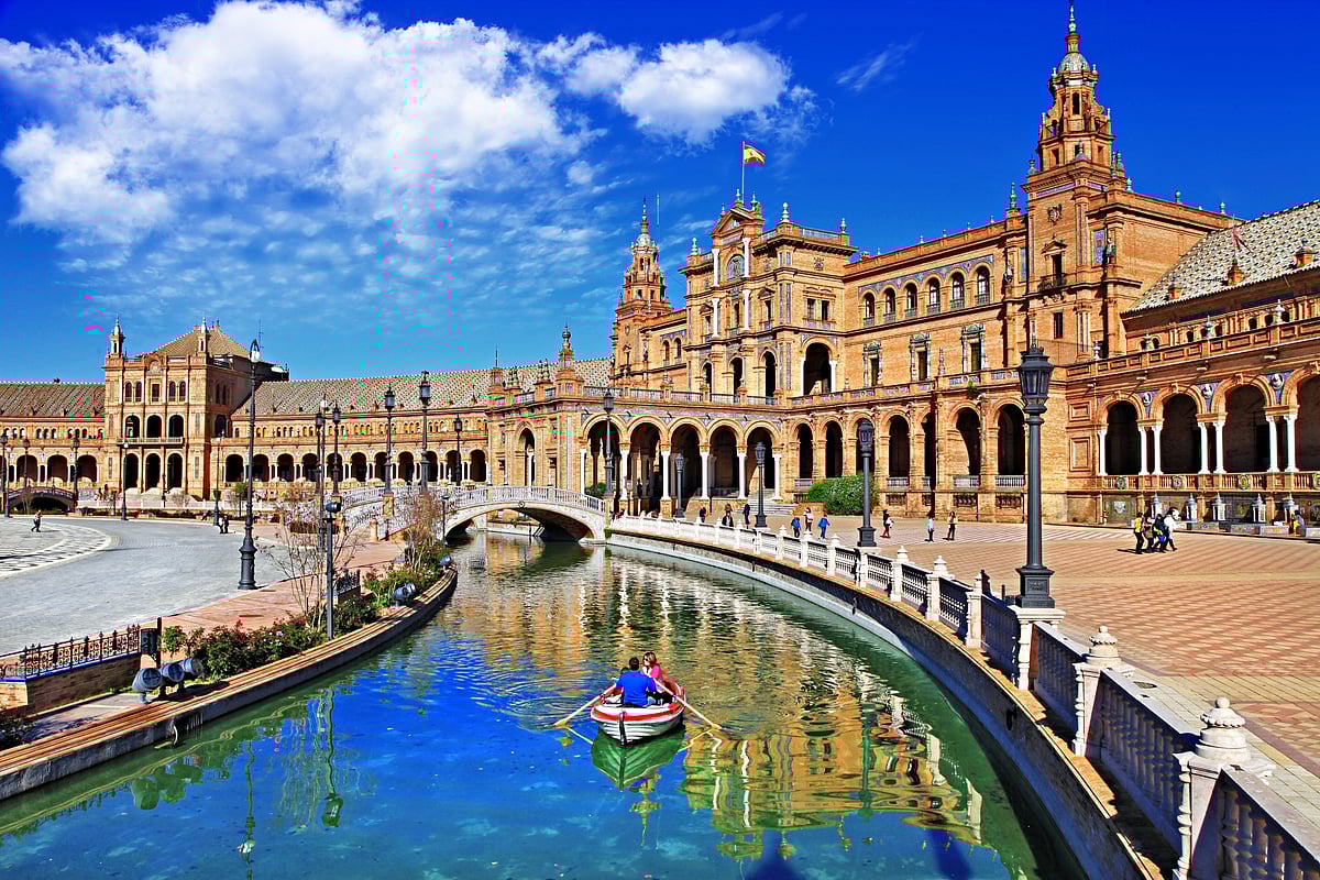Shutterstock : Plaza de Espana, Sevilla