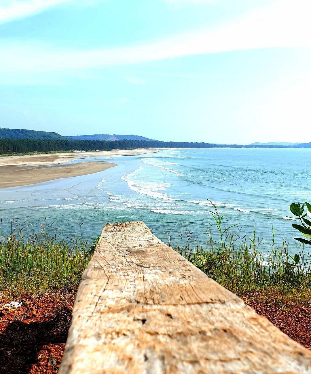 Tarkarli Beach is also the place where the Karli River meets the Arabian Sea, creating a beautiful backwater