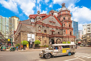 Shutterstock : Minor Basilica of Saint Lorenzo Ruiz in Manila