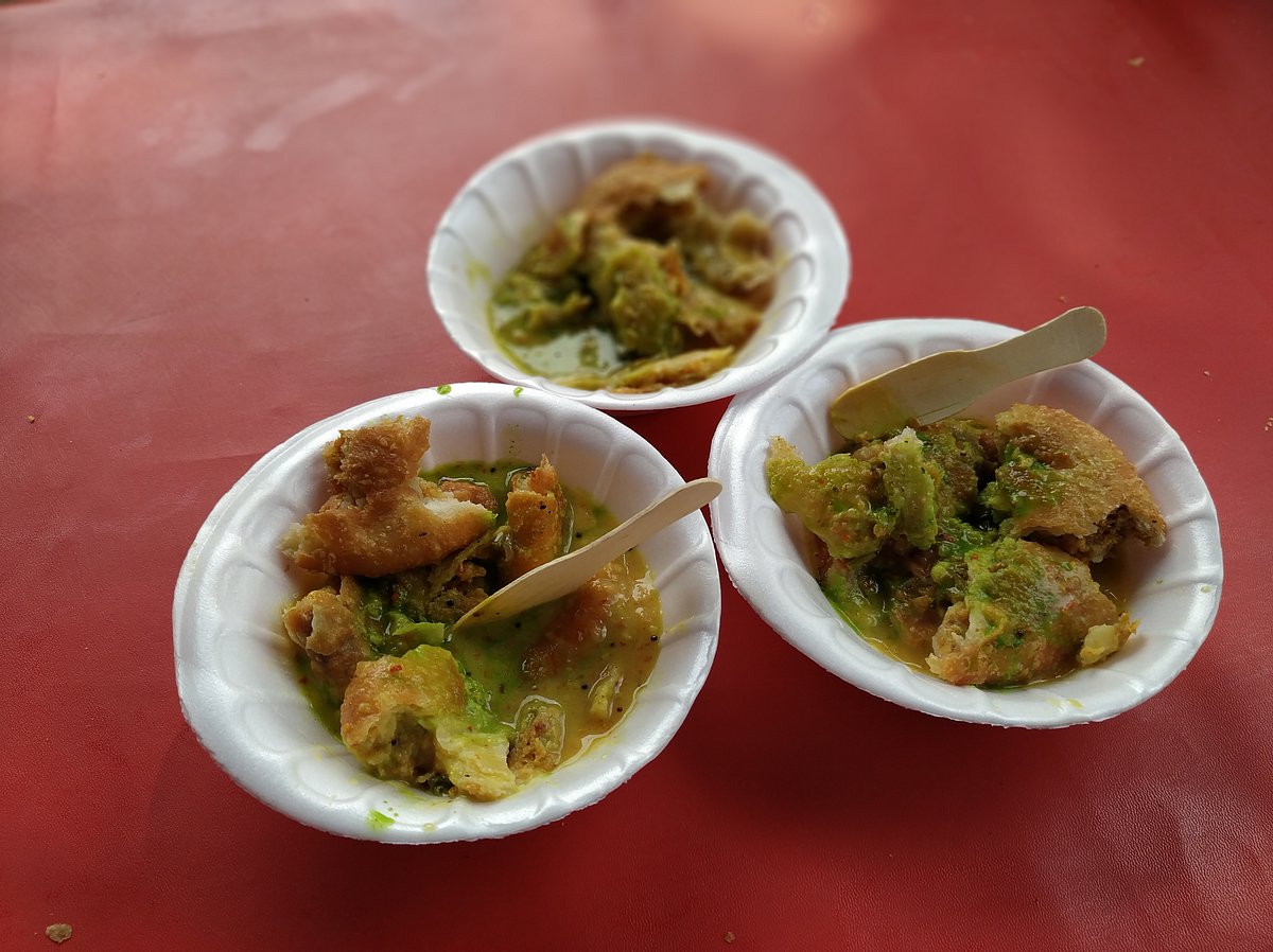 Bedai With Aloo Sabzi