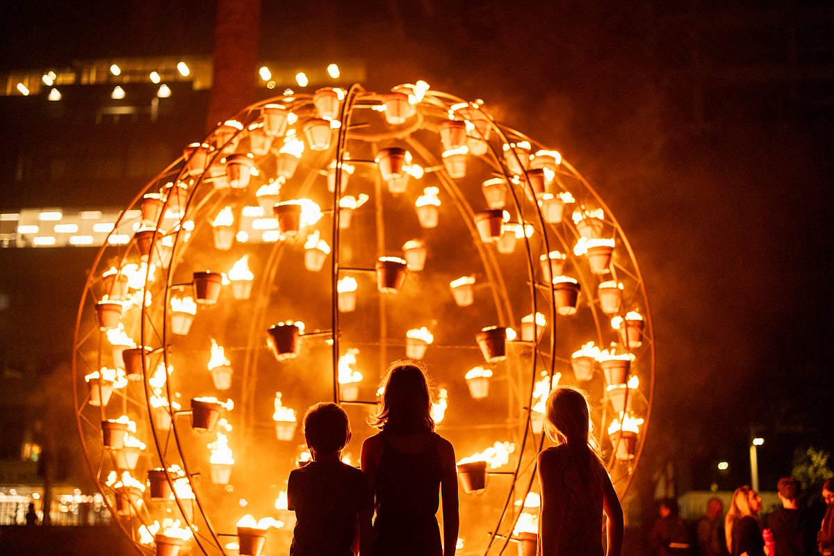 Thousands of pots of flames arrayed all over Government House