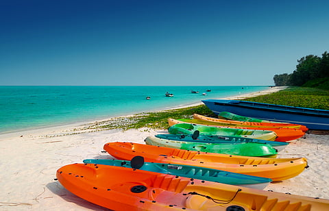 The weather of Lakshadweep in April is pleasant, with lower humidity levels and clear skies