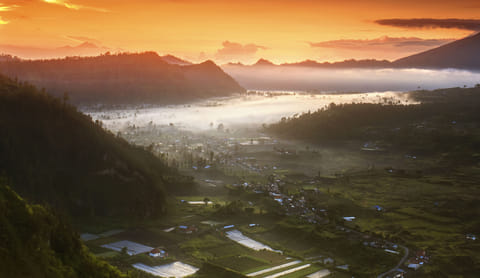 A pretty sunrise in the misty village of Pinggan