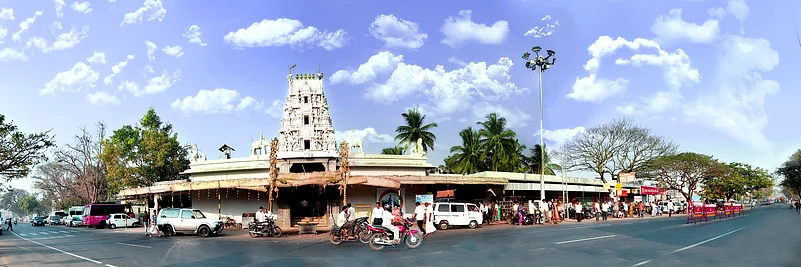 A panoramic view of the front side of the Eachanari Vinayagar Temple