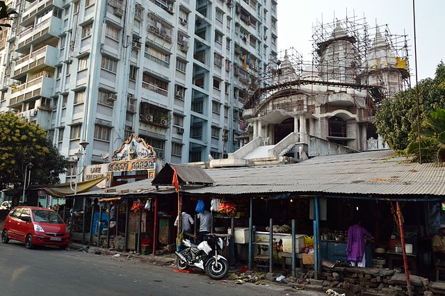 Lake Kalibari is located in the leafy Southern Avenue area
