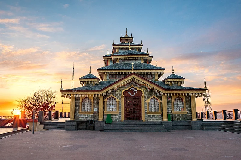 The front view of Surkanda Devi Temple, located in the Unniyal Village