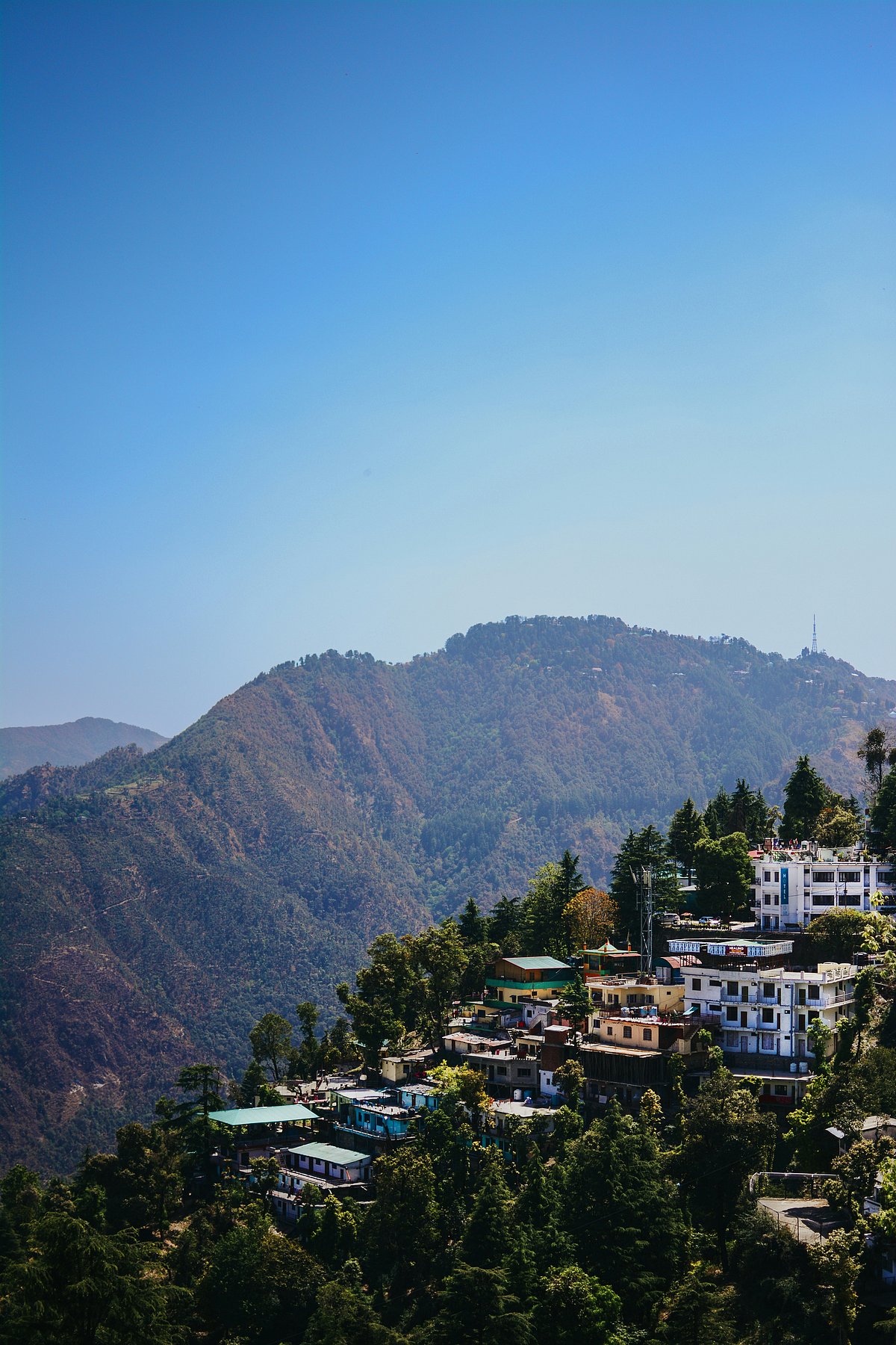 Photo by sahil yadav on Unsplash : Mussoorie offers a tranquil environment and various cultural experiences 