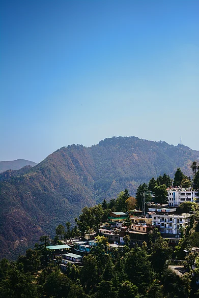 Photo by sahil yadav on Unsplash : Mussoorie offers a tranquil environment and various cultural experiences