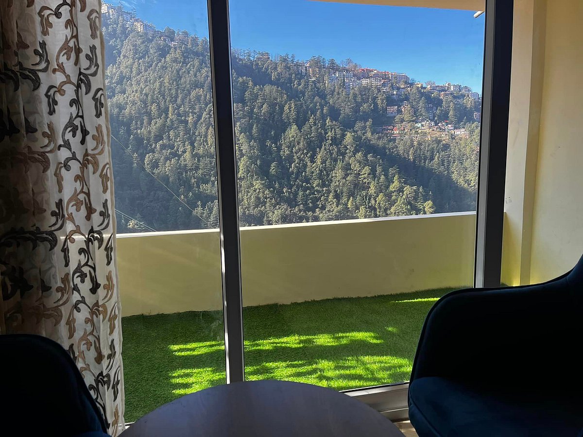 Calm Paradise offers breathtaking sights of the faraway mountains