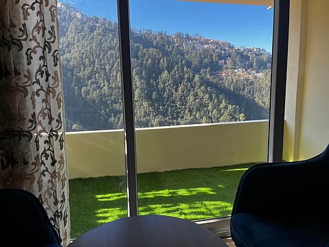 Calm Paradise offers breathtaking sights of the faraway mountains