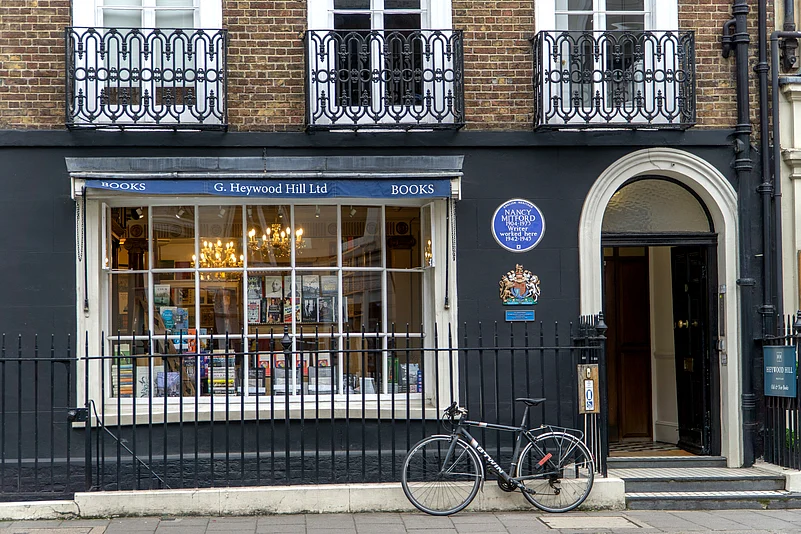 The front facade of Heywood Hill in Mayfair