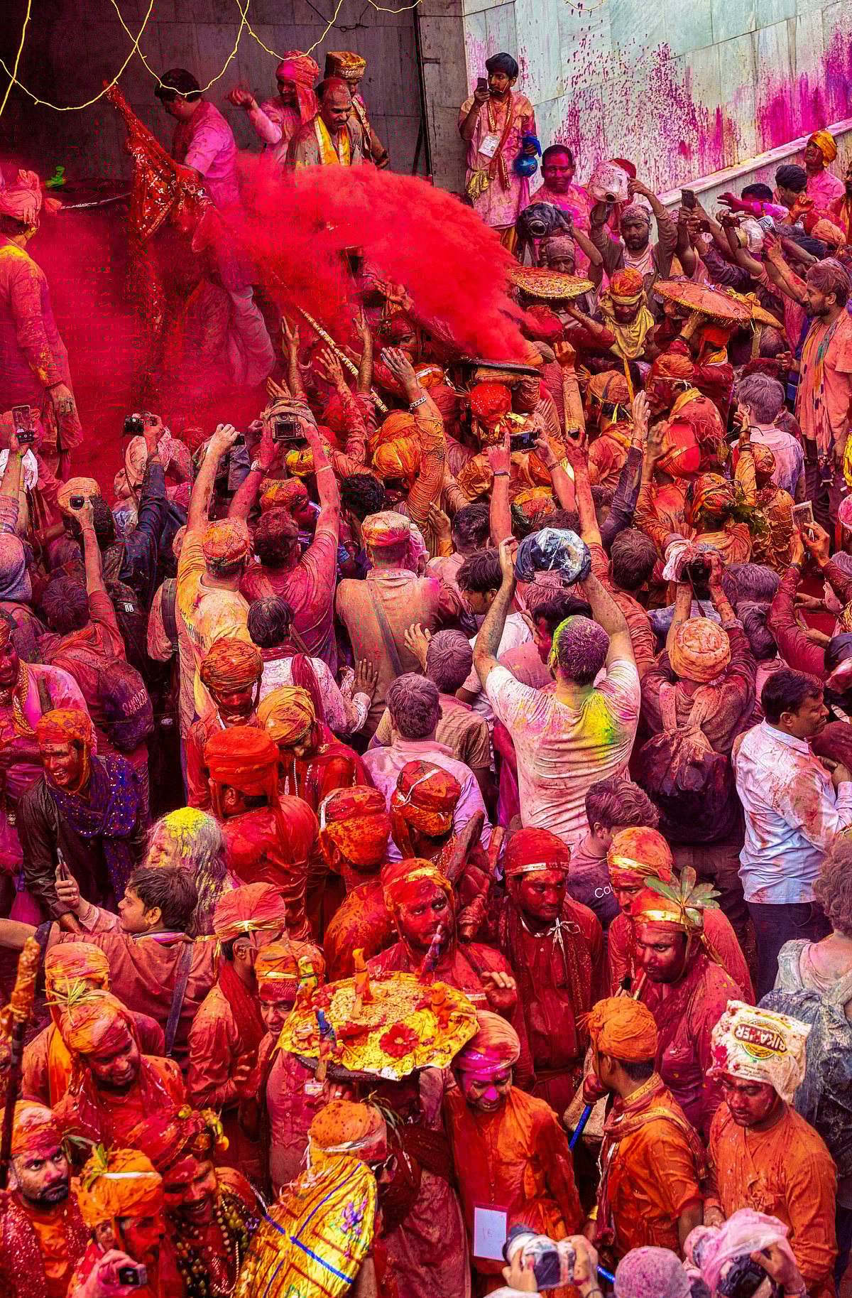 Shutterstock : Holi celebrations at Banki Bihari, Vrindavan