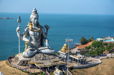 Shutterstock : Lord Shiva Statue in Murudeshwar, Gokarna
