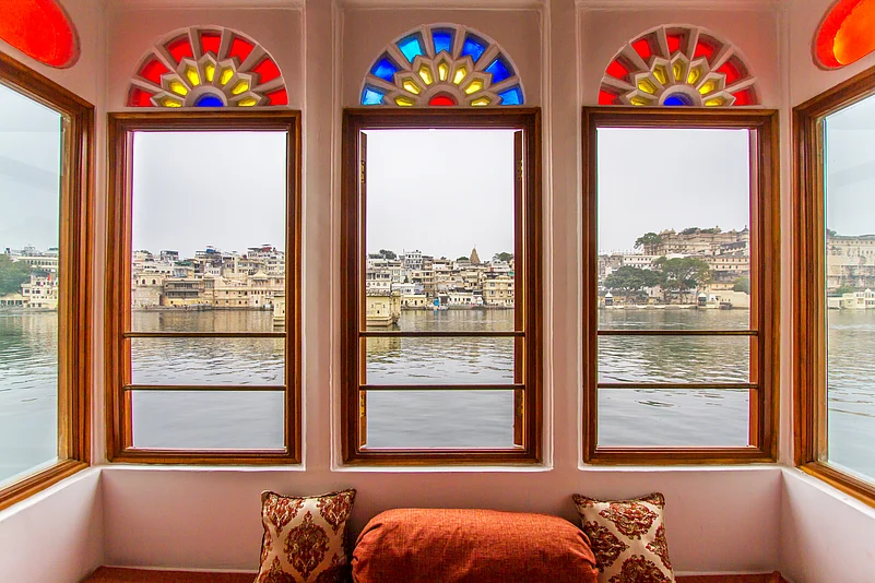Amet Haveli is a palace-turned-heritage hotel on the banks of Lake Pichola