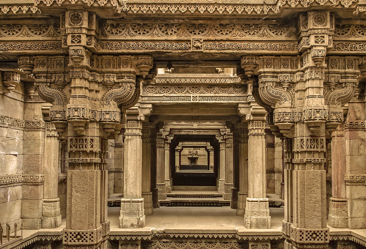 Shutterstock.com : Adalaj Stepwell