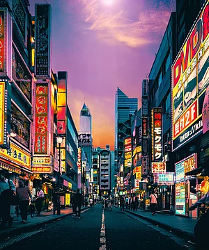 Shutterstock : A street in Tokyo