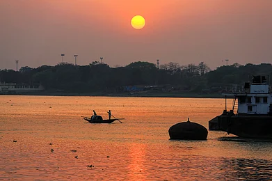 Hari Mahidhar/Shutterstock : Enjoy a stay by the river via one of the immersive experiences by 100 miles