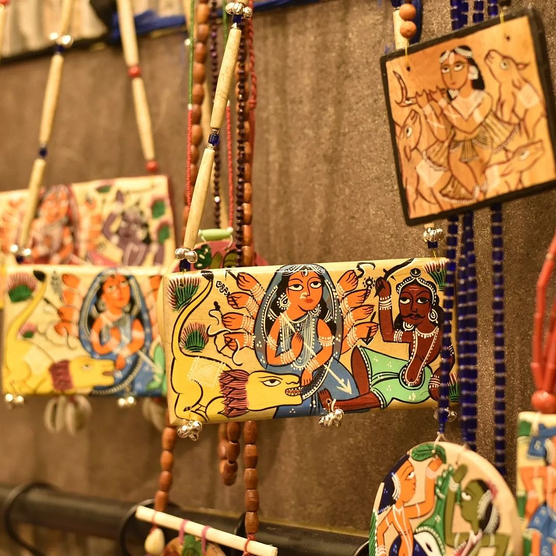 Pick up the finest in handmade clothing, home decor and accessories at Syuti Shaili