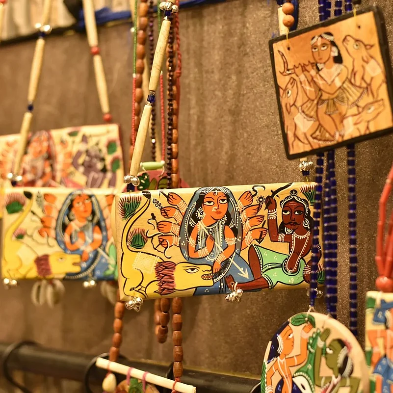 Pick up the finest in handmade clothing, home decor and accessories at Syuti Shaili