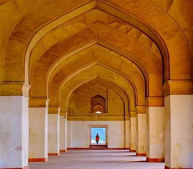 Copyright: Shutterstock : Inside Akbars Tomb