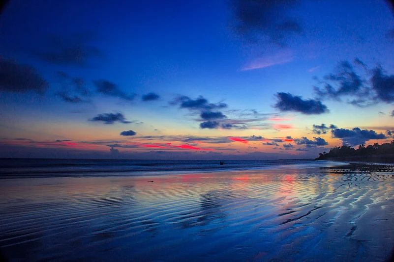 Bakkhali beach is situated on the meeting point of the Ganga and the Bay of Bengal