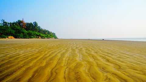 A sandy beach at Mousuni Island