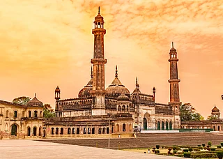 Shutterstock : Bara Imambara and Asfi Mosque at sunset in Lucknow