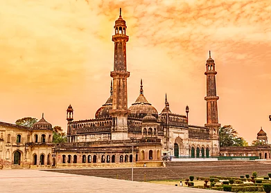 Shutterstock : Bara Imambara and Asfi Mosque at sunset in Lucknow