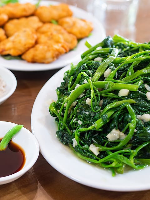 Rau Muong Xao Toi (Garlic Water Spinach)