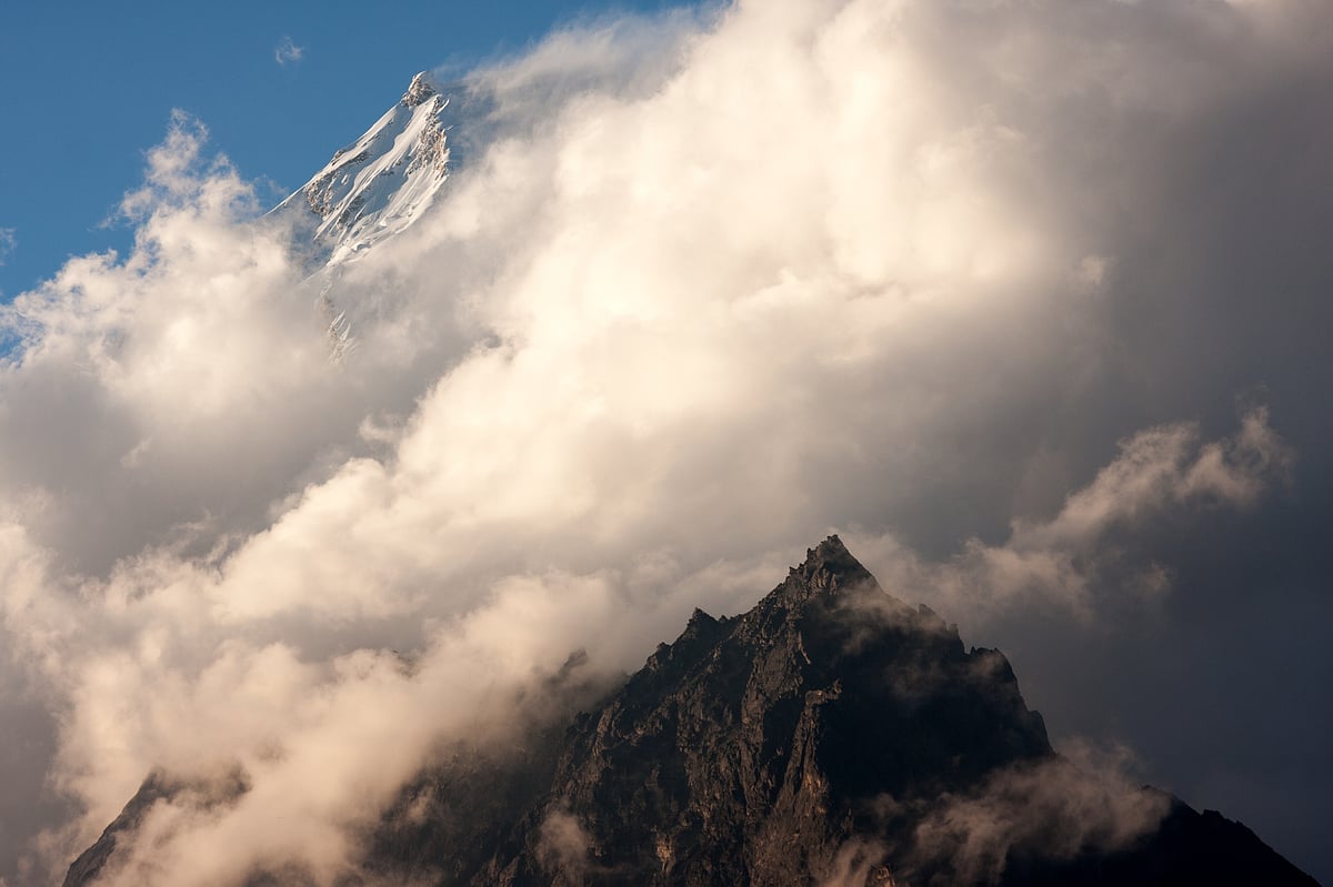The peak of Langtang Lirungon the top left of the image