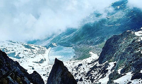 Tall peaks surround Vasuki Tal and it is believed that Vishnu bathed in its pristine waters