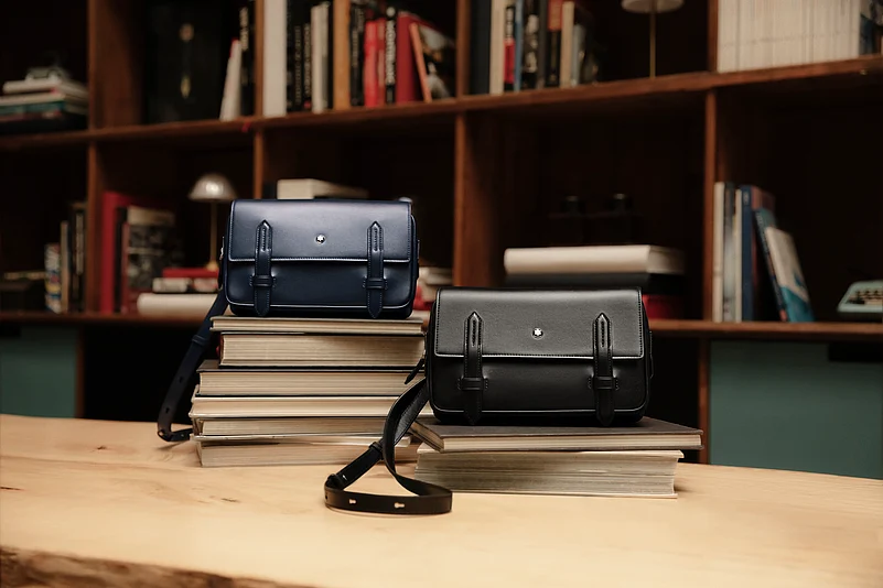 The Meisterstück messenger in ink blue and classic black colours