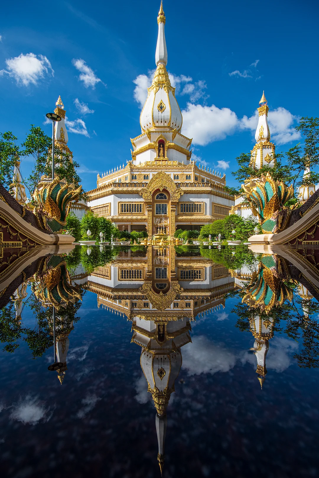 Phra Maha Chedi Chai Mongkhon, a pagoda in Pha Nam Yoi, Thailand