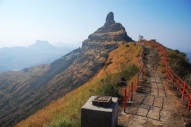 The eastern peak of Tungi is slightly taller than the western peak of Mungi