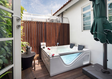 The premier jacuzzi room
