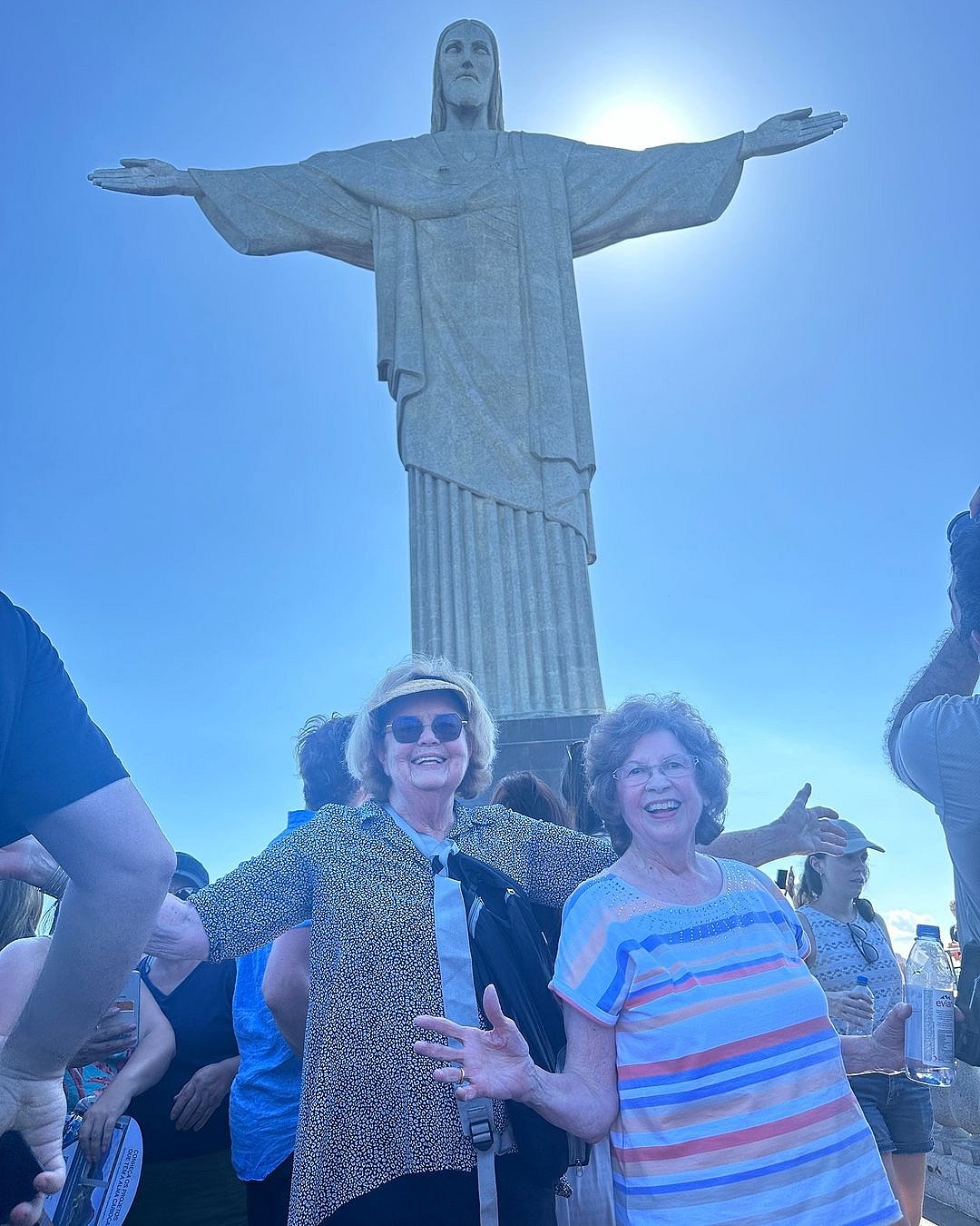 The duo poses infront of Christ the Redeemer